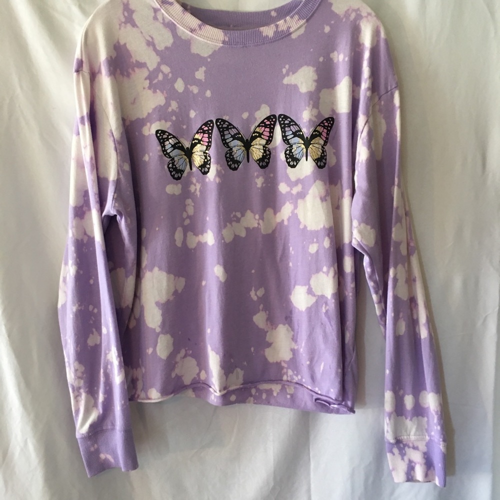 NO BOUNDARIES   Size Large   Active Shirt with Butterflies